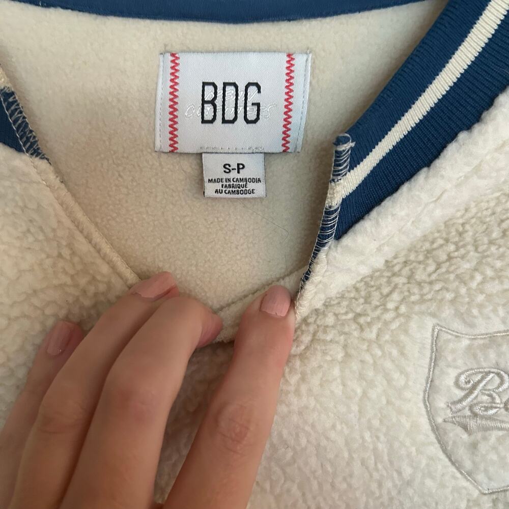 Urban outfitters BDG cropped Sherpa  sweatshirt women’s S - Picture 3 of 8
